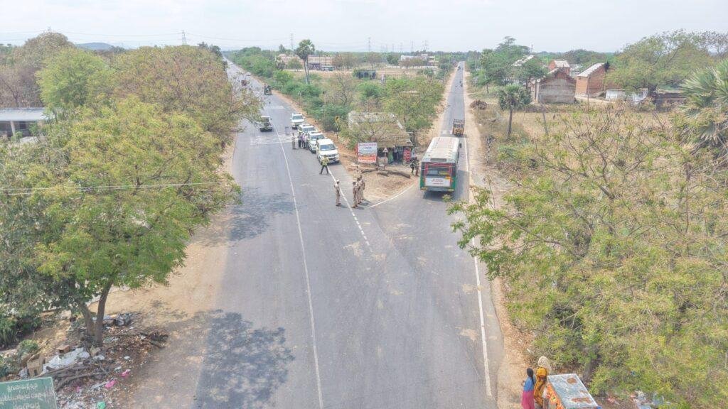 జాతీయ రహదారి(67)పై ప్రమాద ప్రాంతాలను పరిశీలించిన…డీఎస్పీ*