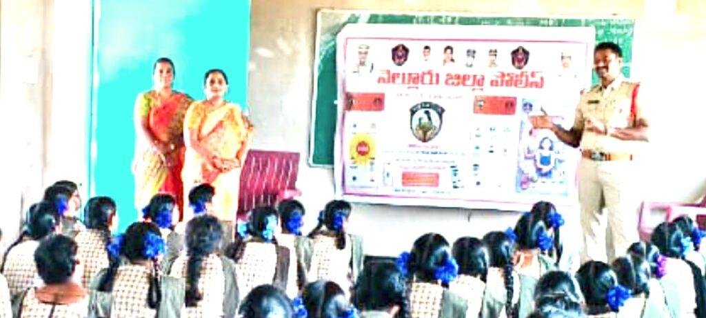 సామాజిక అంశాలపై విద్యార్థులు అవగాహన పెంచుకోవాలి…..