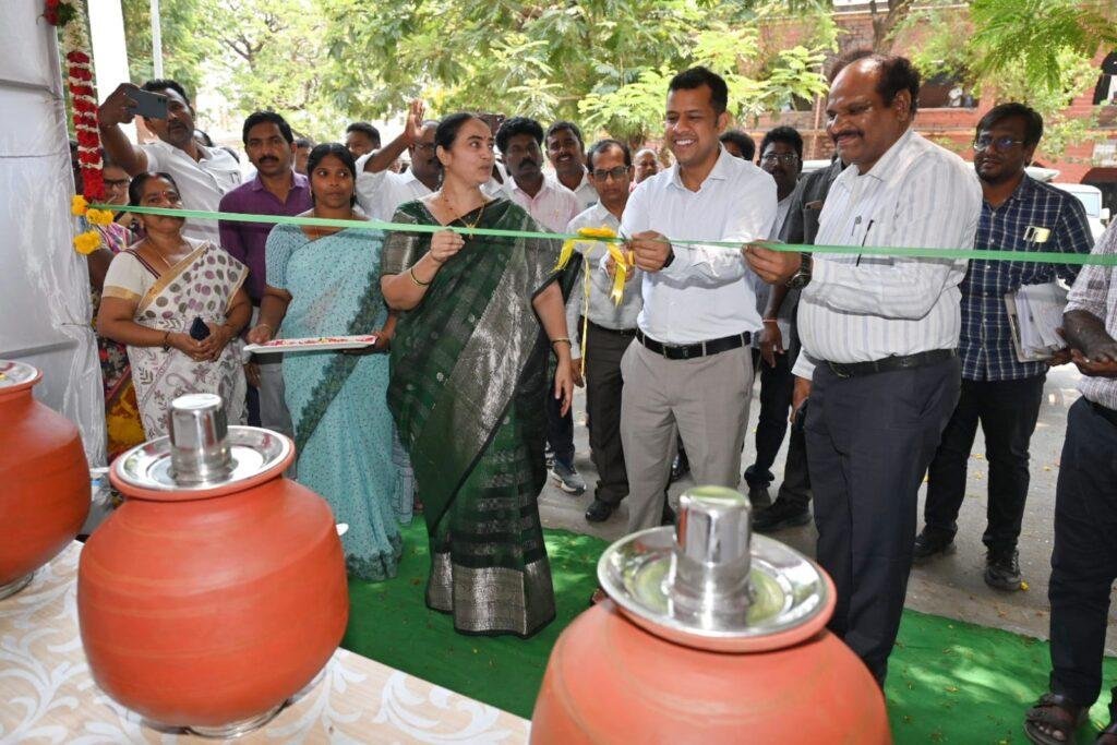 చలివేంద్రాన్ని ప్రారంభించిన జిల్లా కలెక్టర్ హిమాన్షు శుక్లా,