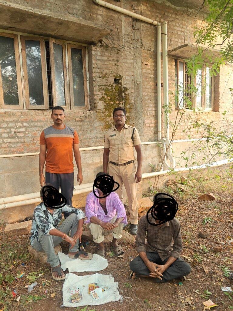 పేకాట రాయుళ్లు అరెస్ట్