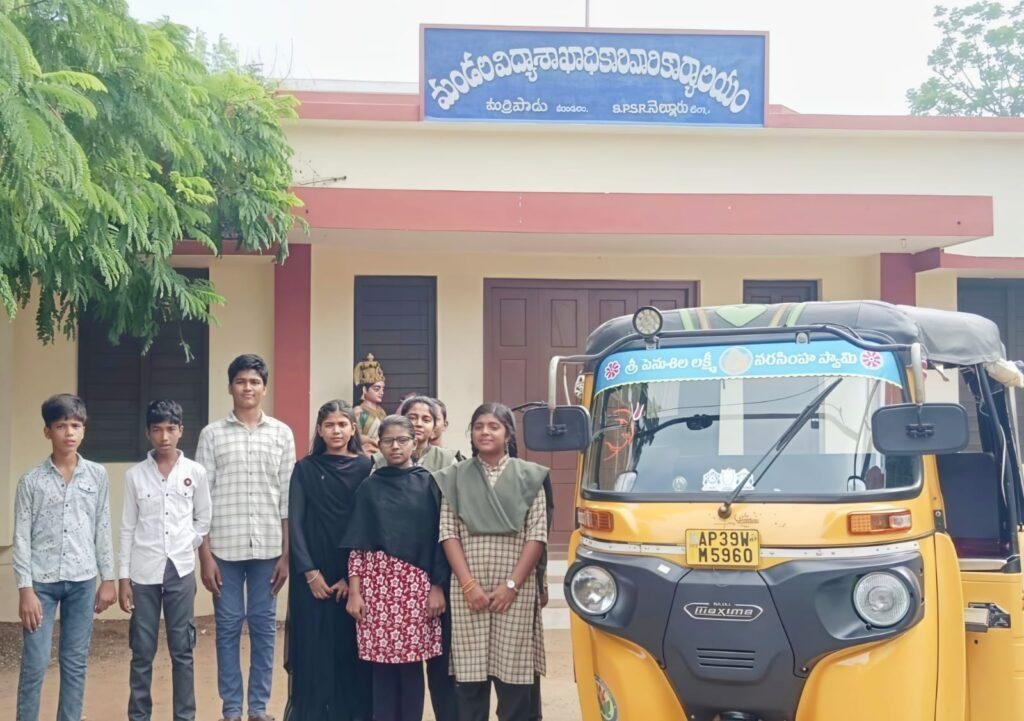 బస్సు పునరుద్ధరణ కోసం మండల విద్యాశాఖ కార్యాలయం ఎదుట విద్యార్థుల నిరసన…