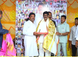 మంత్రి ఆనం రామనారాయణ రెడ్డి పుట్టినరోజు ఆత్మీయసన్మానం చేసిన… టిడిపి యువనాయకుడు మట్లి సురేంద్ర రెడ్డి :*