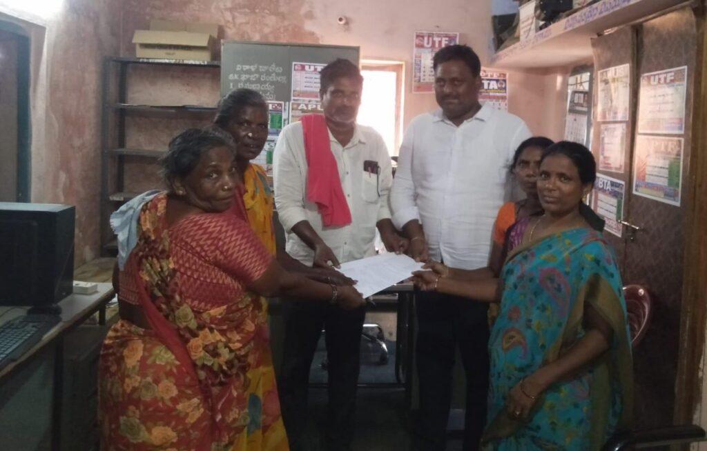 స్కూల్ స్విపర్స్ బకాయి వేతనాలు విడుదల చేయాలి..