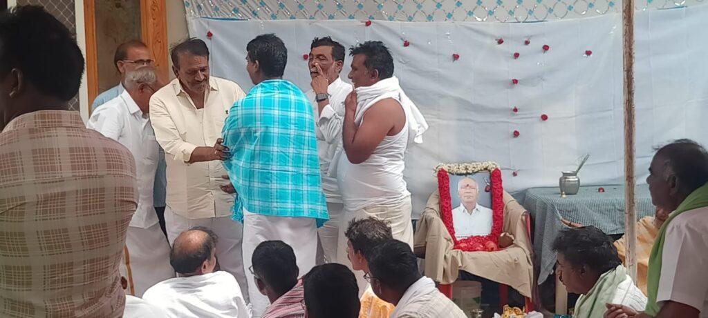 రామకృష్ణ రెడ్డి వార్డెన్ కుటుంబానికి మాజీ ఎమ్మెల్యే కంభం విజయరామిరెడ్డి పరామర్శ……*