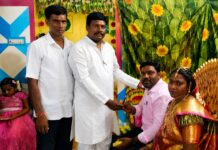 నూతన వధూవరులను ఆశీర్వదించిన కొప్పాల రఘు_
