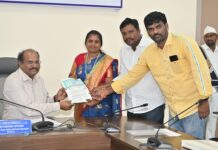 నెల్లూరు మేయర్ బరిలో విద్యావంతురాలు.. స్వతంత్ర అభ్యర్థిగా జయశ్రీ నామినేషన్*